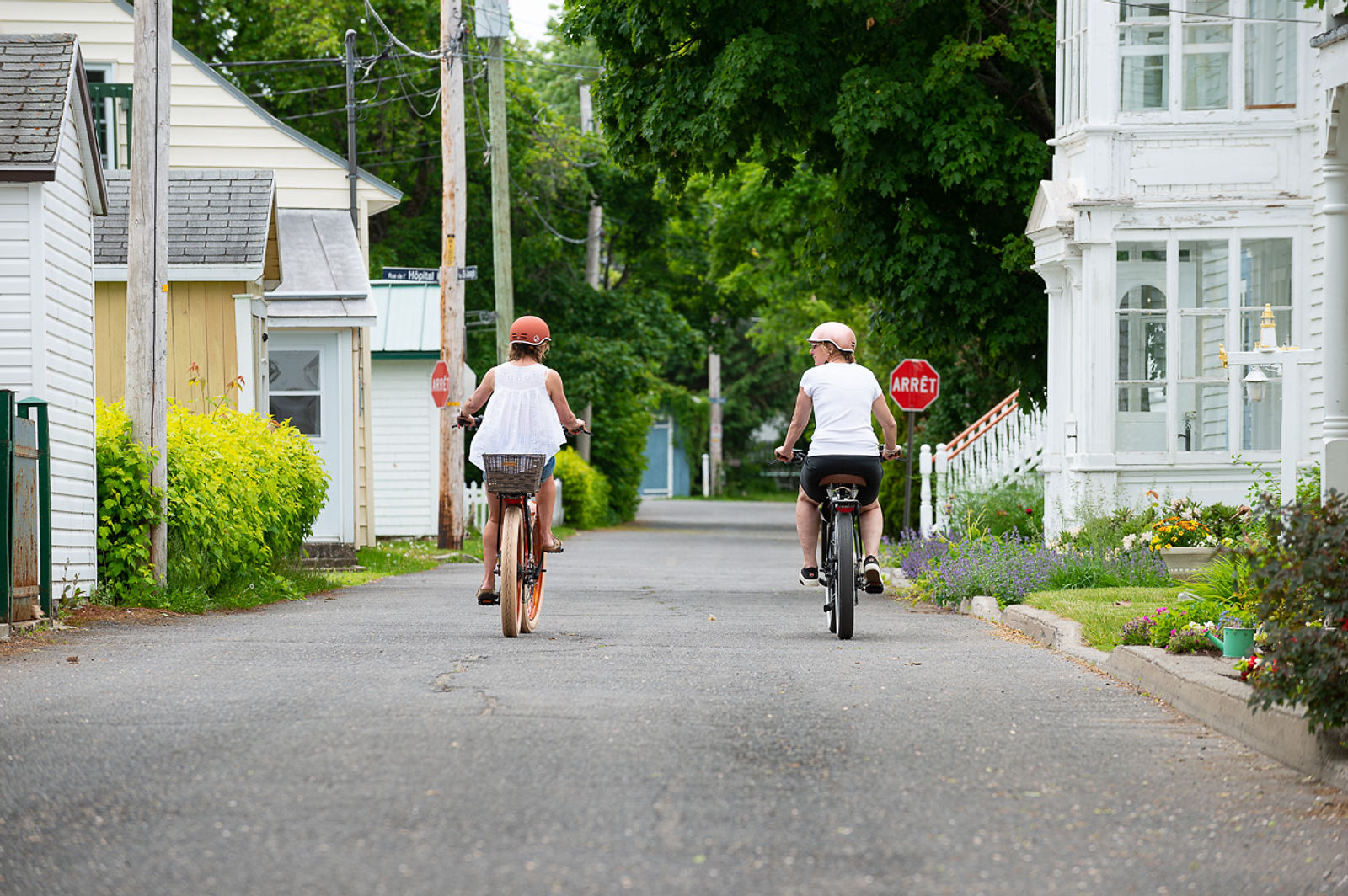 Tarifs pour la location de vélos électriques. VéloPoP! est un relais et café qui propose la location de vélos électriques vintage à St-Michel-de-Bellechasse. Découvrez les beaux villages et les arrêts gourmands de la région de Bellechasse sur des circuits aux paysages exceptionnels, sur des E-Bikes élégants en toute sécurité ! Réservez dès maintenant! Hébergement disponible près de nos installations. Location de vélos électriques près de Lévis et Québec. Tourisme Bellechasse. Location de E-Bikes. Location vélos électriques St-Michel. Location de E-bikes St-Michel. Location de vélos électriques Lévis. Location de vélos électrique Québec. Location de E-bikes Lévis. Location de E-Bikes Québec. Location de vélos électrique Bellechasse. Location de vélos électriques Etchemins. Location de E-Bikes Bellechasse. Location de E-Bikes Etchemins. Location de vélos électrique Montmagny. Location de E-Bikes Montmagny. Location de vélos électrique Rive-Sud Québec. Location de E-Bikes Rive-Sud Québec.